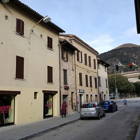 Residence Di Via Perugina 22 Γκούμπιο Εξωτερικό φωτογραφία